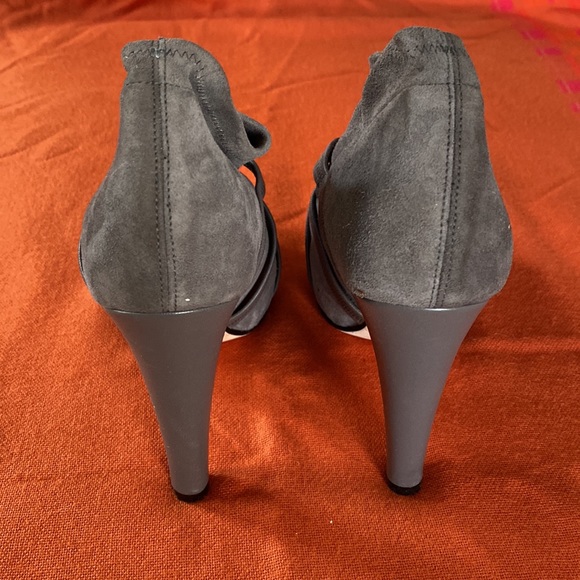 Dana Davis grey platfrom open toe 5” heels 👠👠. Made in Italy. - Picture 4 of 7